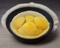2ei5精选编辑部内容策划张思琪，在白板前规划内容结构，思维导图清晰展示各板块逻辑关系